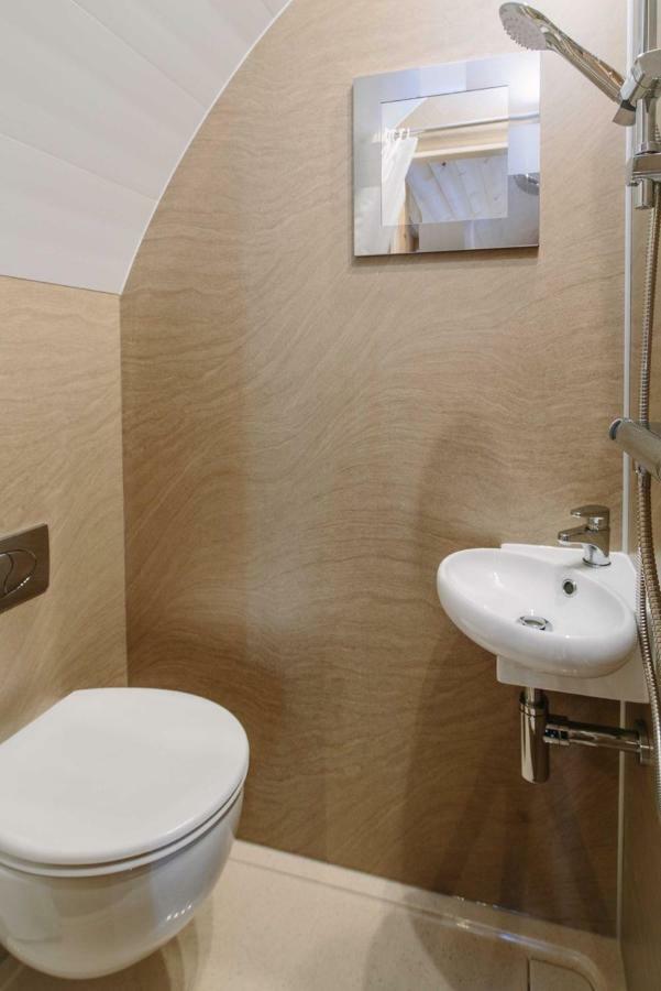 Hotel Buttercup Glamping Pod Cheltenham Exterior foto